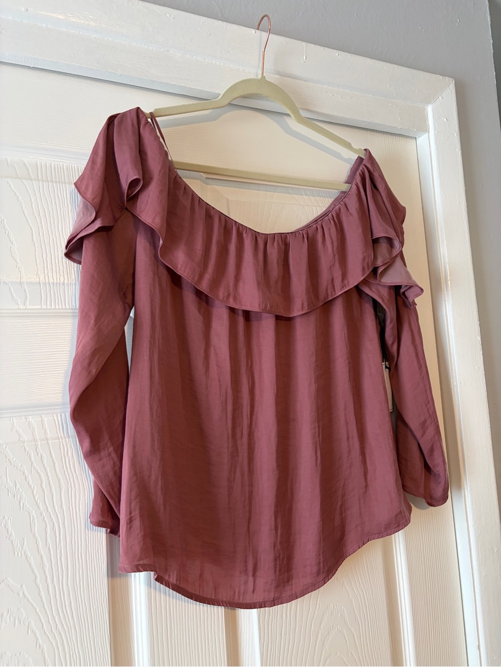 1. State Mauve Off-Shoulder Ruffle Blouse - Picture 3 of 6